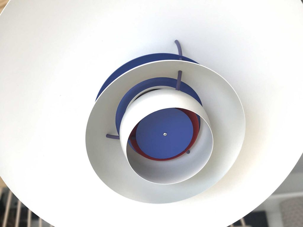 50 cm diameters taklampa designad av Poul Henningsen för Louis Poulsen - PH5-lampa