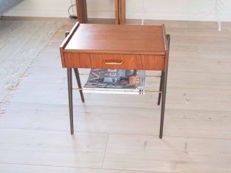 Sängbord i teak