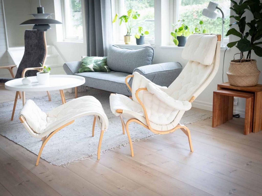 Begagnad vilfåtölj Pernilla 69 med fotpall