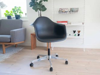 Eames Plastic Armchair