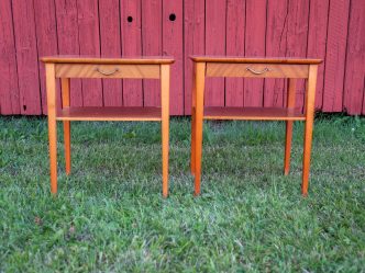 Sängbord i teak