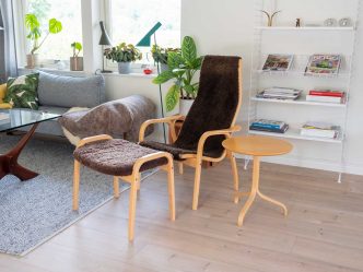 Lamino med fotpall och bord