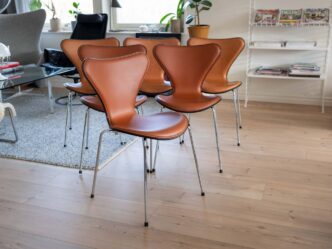 Fritz Hansen Sjuan Framsidesklädd läder