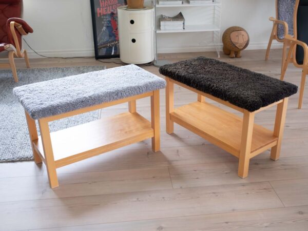 Sittbänk med fårskinn