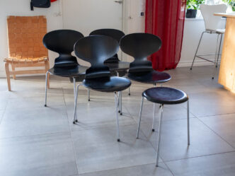 Fritz Hansen Myran och Dot pall