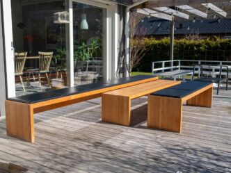 Långa unika ekbänkar