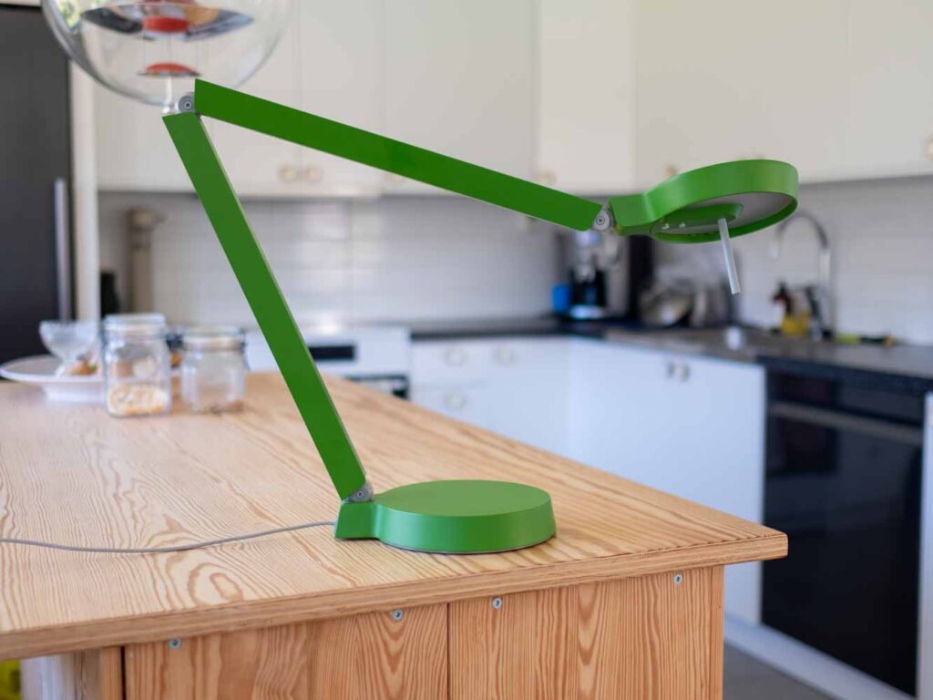 Reprobrukets startsida 6 Bordslampa Wästberg Lightning