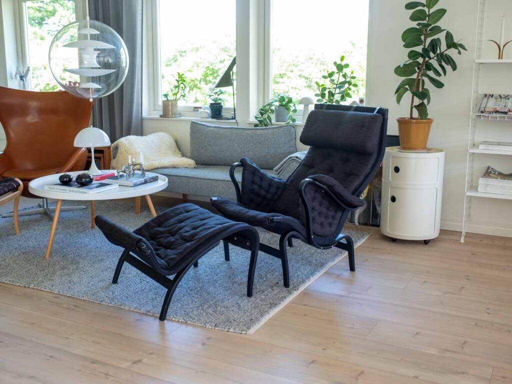 Reprobrukets startsida 2 Pernilla 69 med fotpall Black Edition