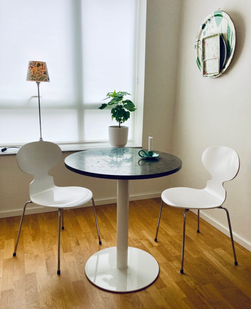 Reprobrukets startsida 1 Matbord med Kinnekulle kalksten