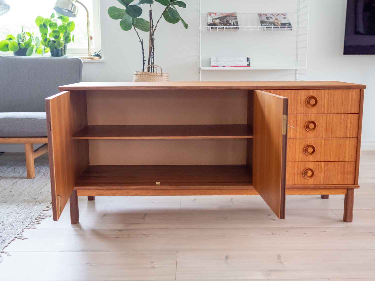 Sideboard i teak — Reprobruket